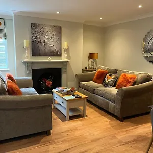  Apartment Luxury Refurbished 2 Bedroom Regency