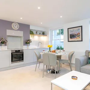  Apartment Stunning 2 Bed Basement Flat In The Heart Of Cheltenham!